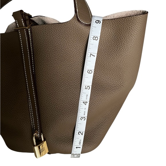 Elegant Brown Leather Tote Bag - Picture 11 of 13